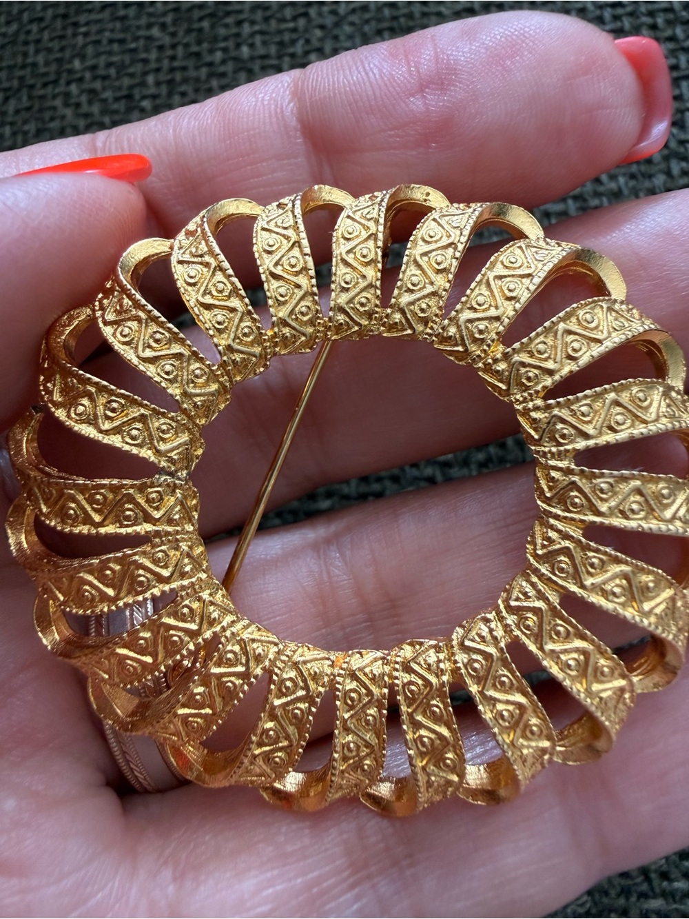 Vintage-Inspired Gold Textured Circular Brooch